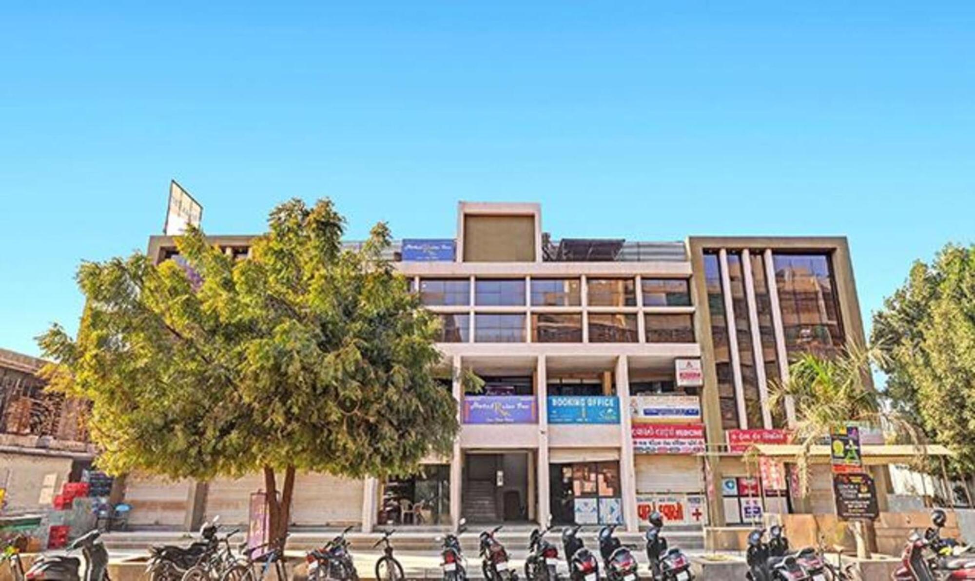 Fabhotel Relax גנדהינאגר מראה חיצוני תמונה